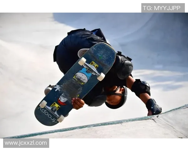 南京滑板队在极限运动会中以83分稳居积分榜首位